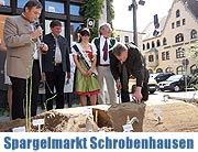 Spargelmarkt im Museumsviertel Schrobenhausen am 20.05.2012 .(Foto. Martin Schmitz)